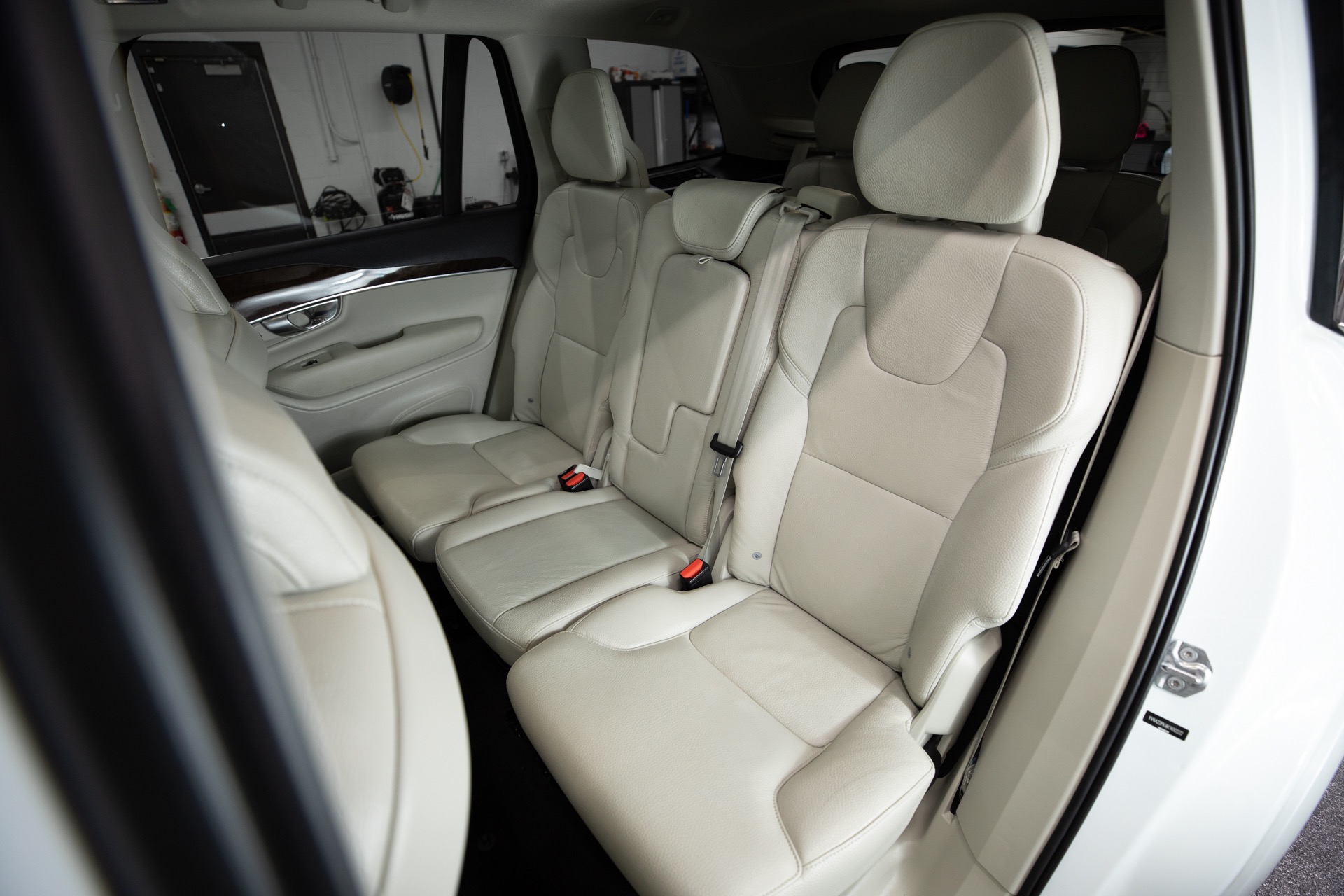 Comfort pillow for the rear seat - XC90 2019 - Volvo Cars Accessories